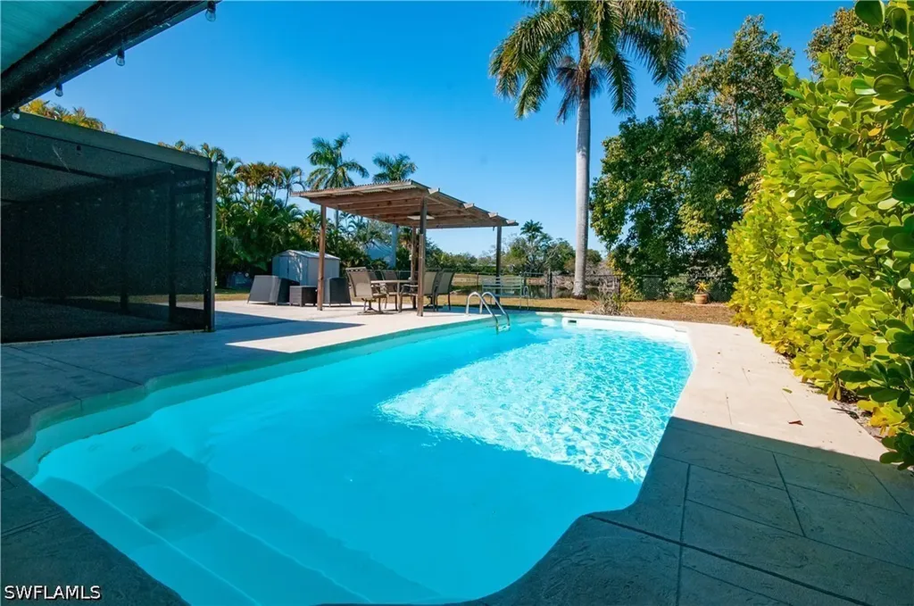 54 Liberty Lane Naples FL 34112
