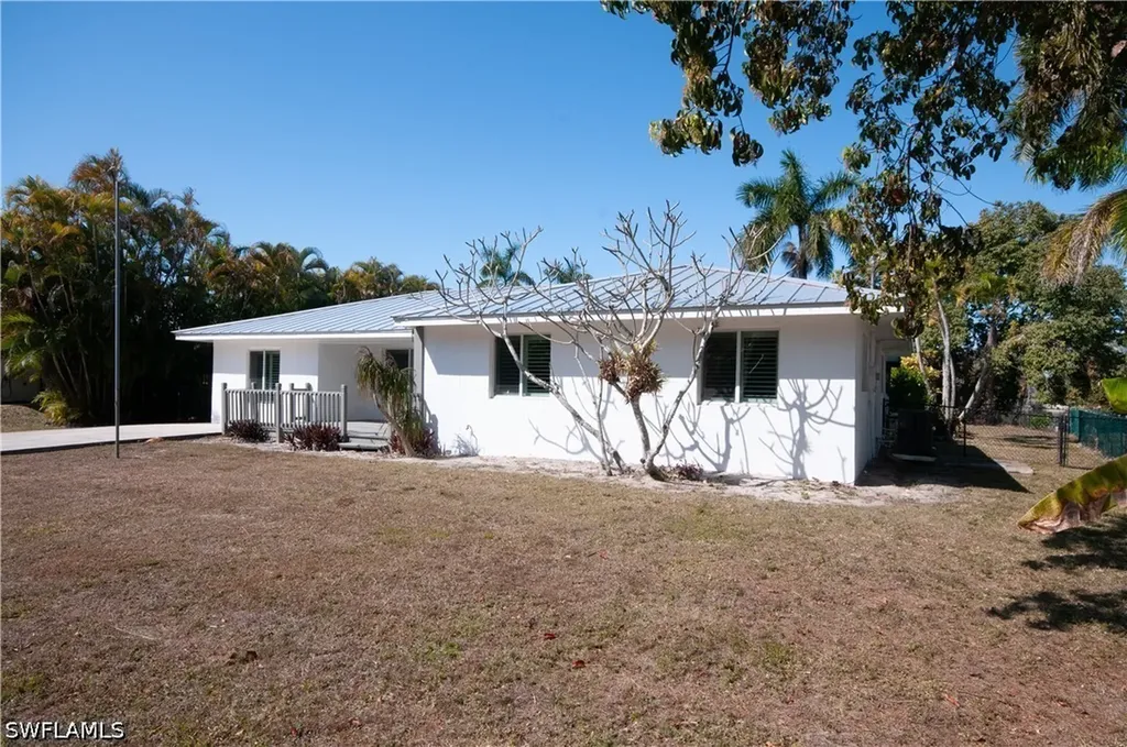 54 Liberty Lane Naples FL 34112