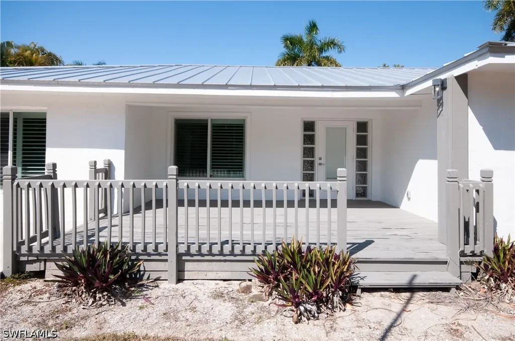 54 Liberty Lane Naples FL 34112