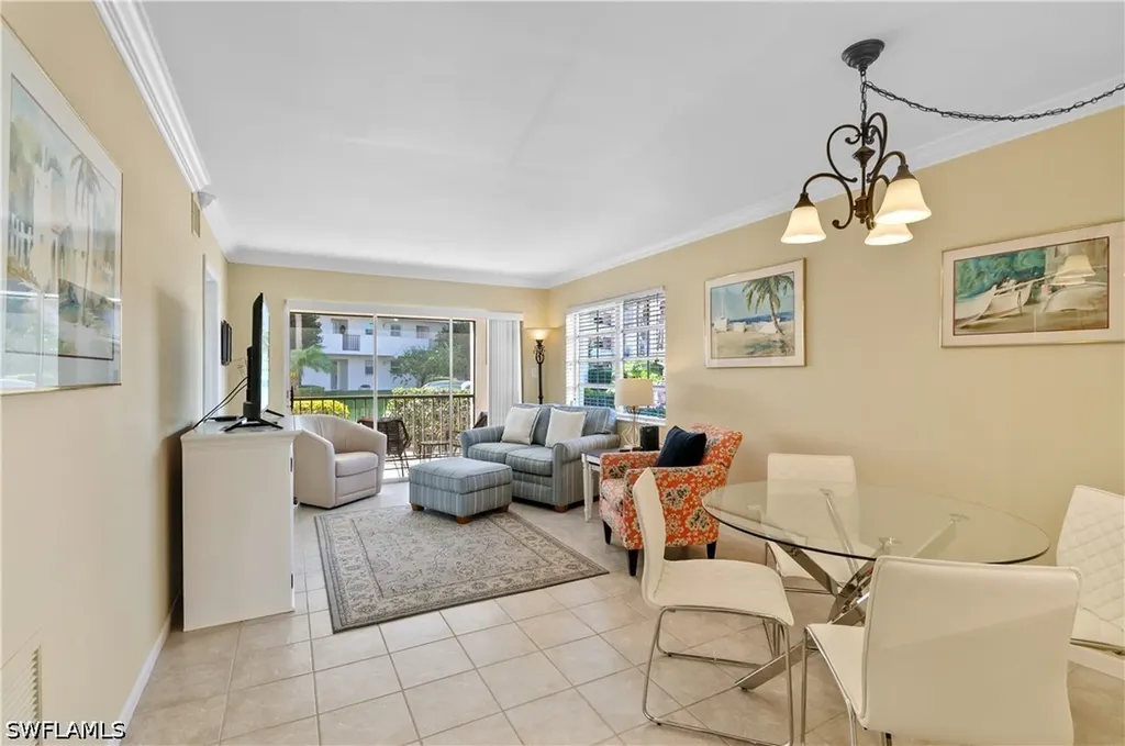 5 High Point Circle W Naples FL 34103