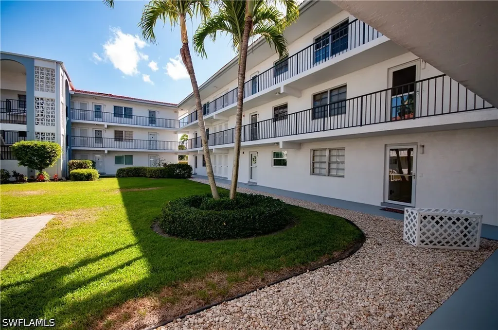 5 High Point Circle W Naples FL 34103