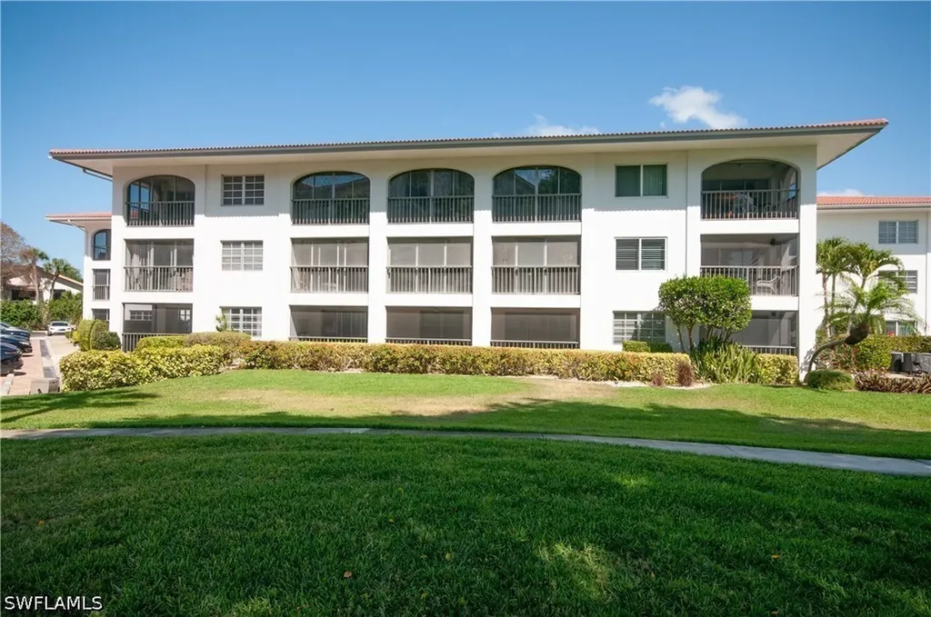 5 High Point Circle W Naples FL 34103