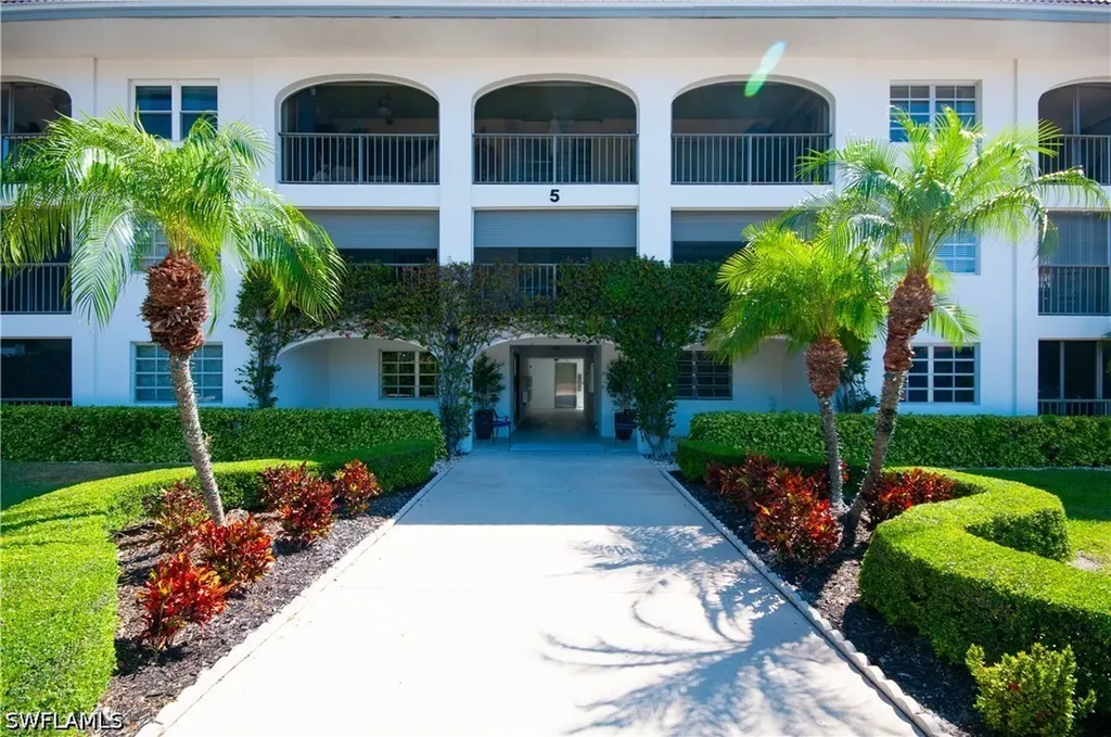 5 High Point Circle W Naples FL 34103