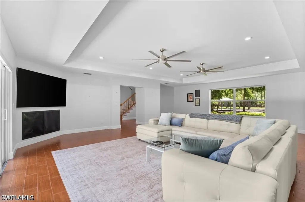 201 Perkins Drive Naples FL 34119