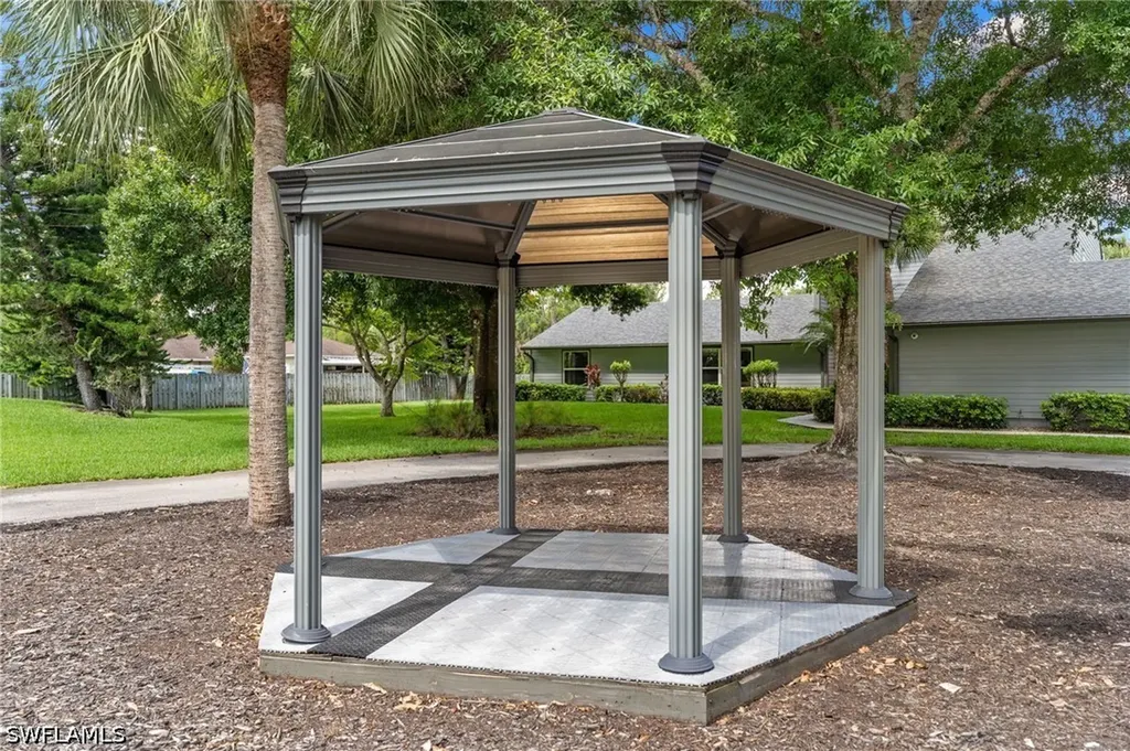 201 Perkins Drive Naples FL 34119