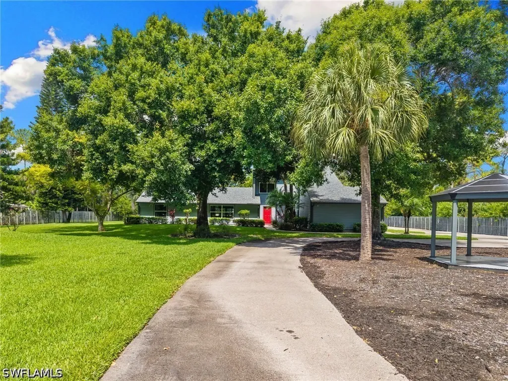 201 Perkins Drive Naples FL 34119