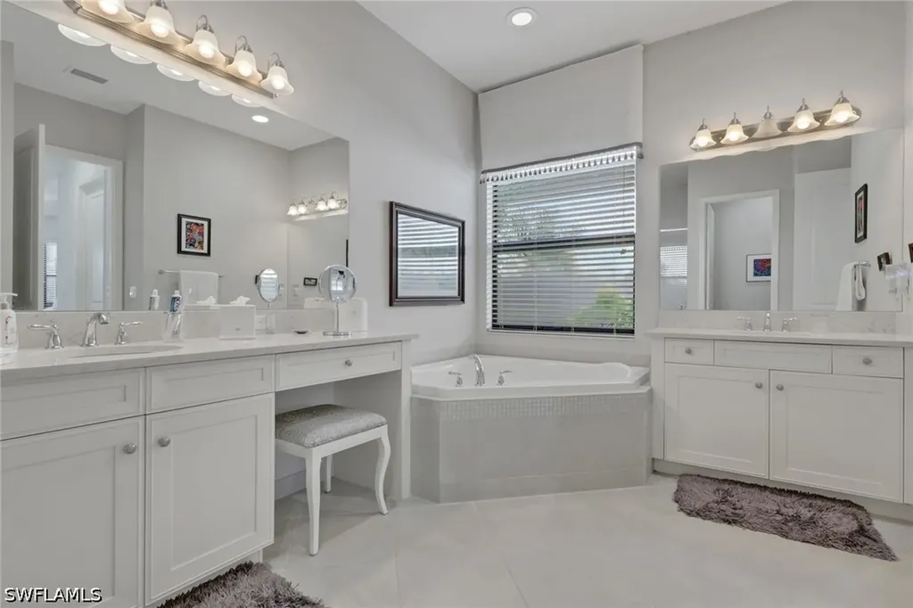 4113 Amelia Way Naples FL 34119