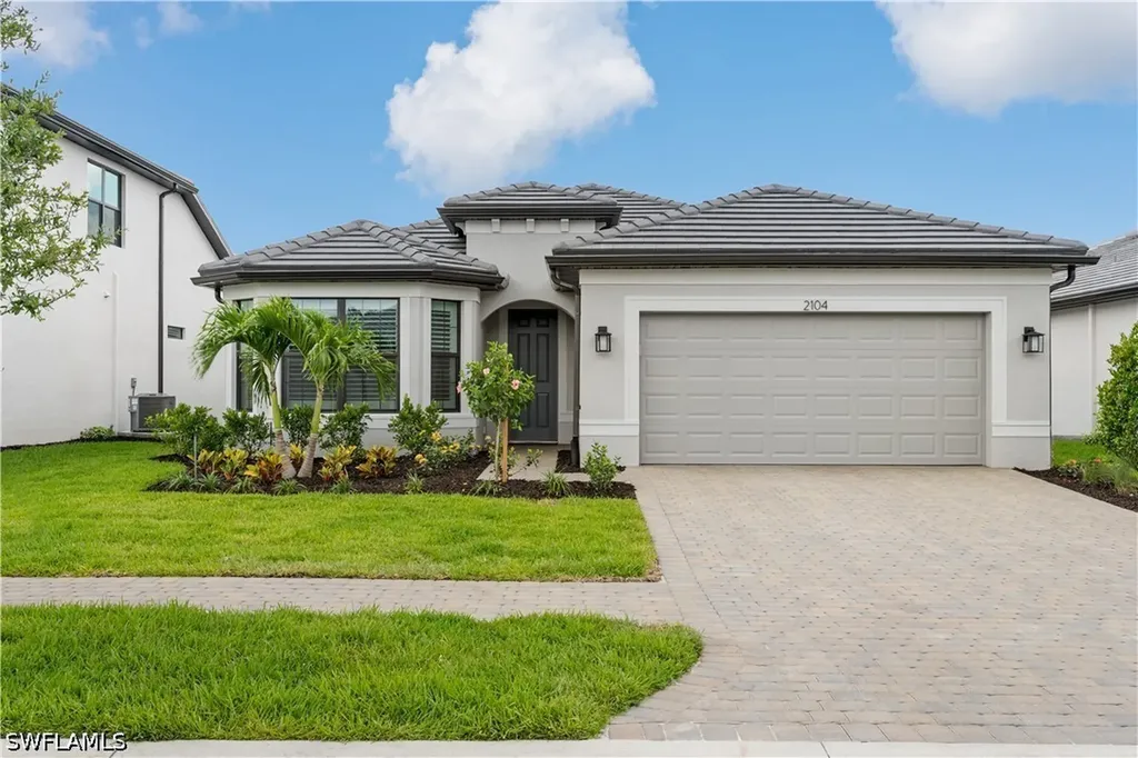 2104 Freemont Way NE Naples FL 34120