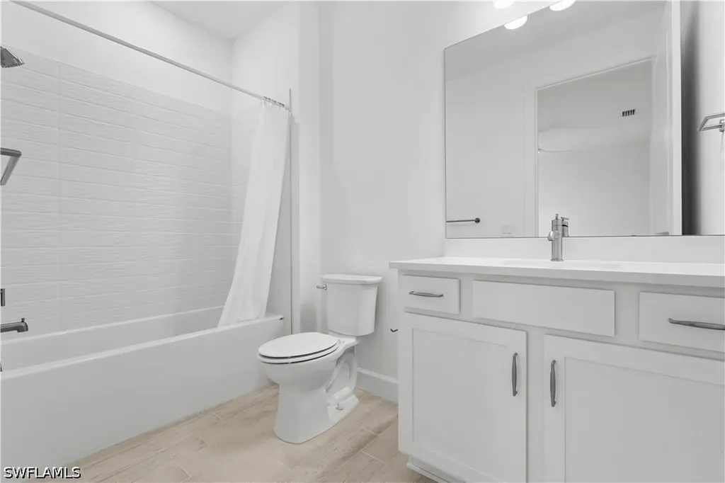 2104 Freemont Way NE Naples FL 34120