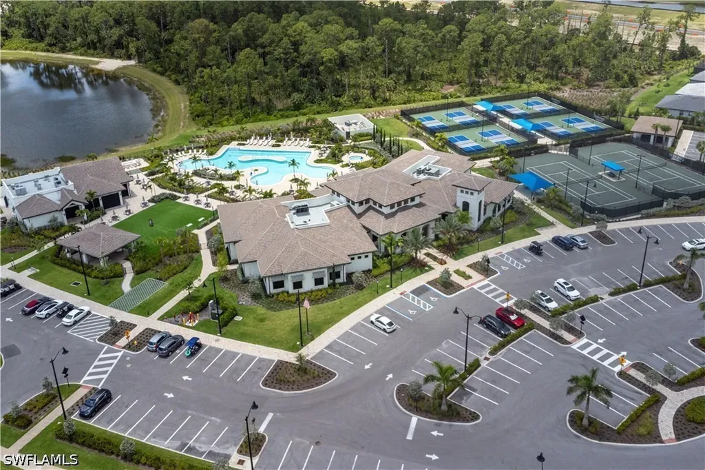 2104 Freemont Way NE Naples FL 34120