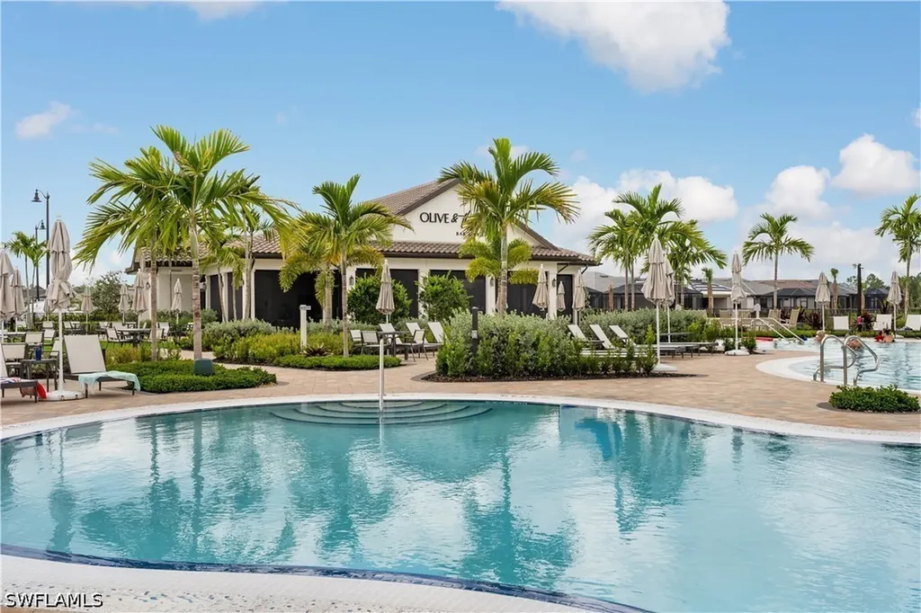 2104 Freemont Way NE Naples FL 34120