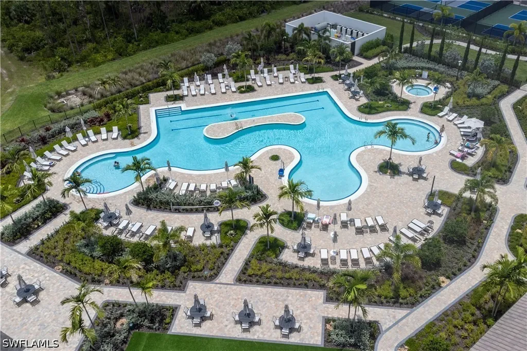 2104 Freemont Way NE Naples FL 34120