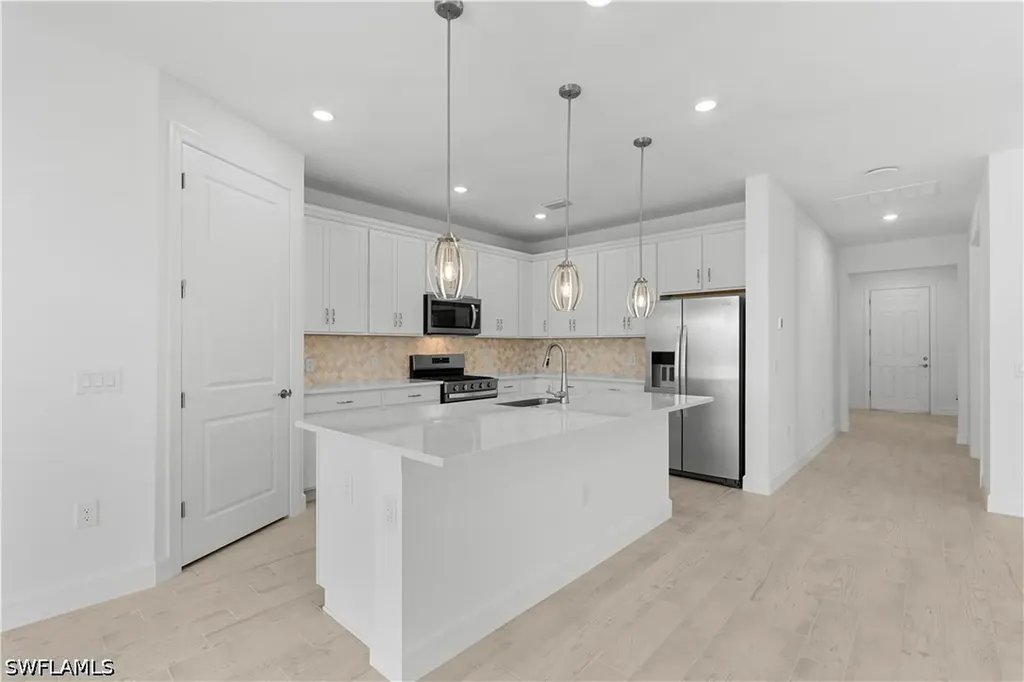 2104 Freemont Way NE Naples FL 34120