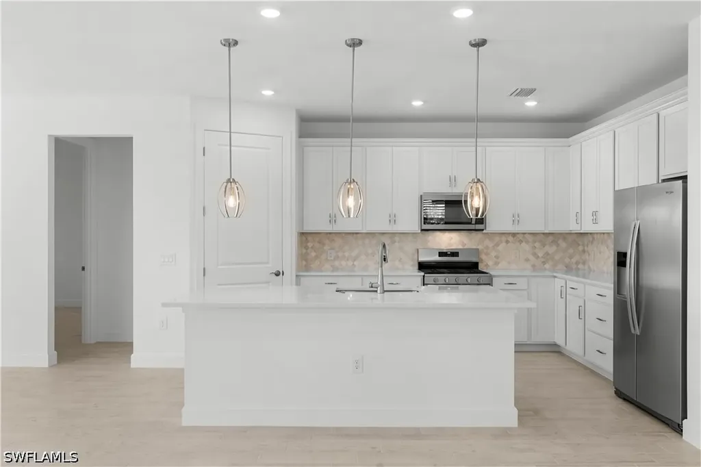 2104 Freemont Way NE Naples FL 34120