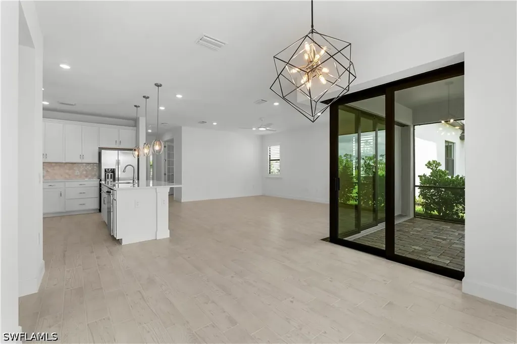 2104 Freemont Way NE Naples FL 34120