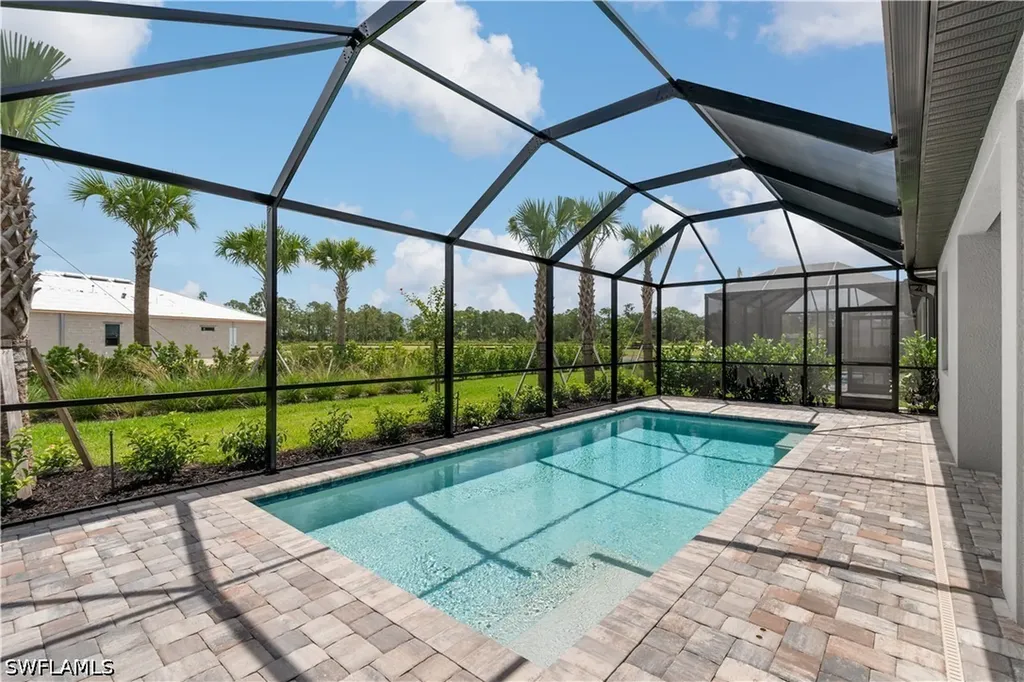 2104 Freemont Way NE Naples FL 34120
