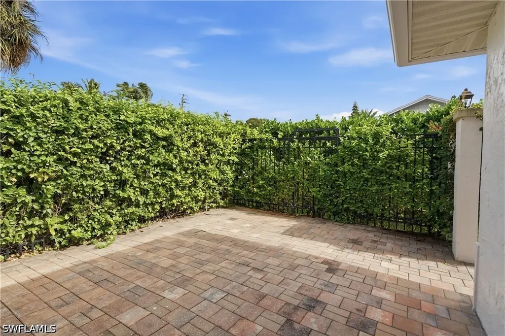 128 Viking Way Naples FL 34110