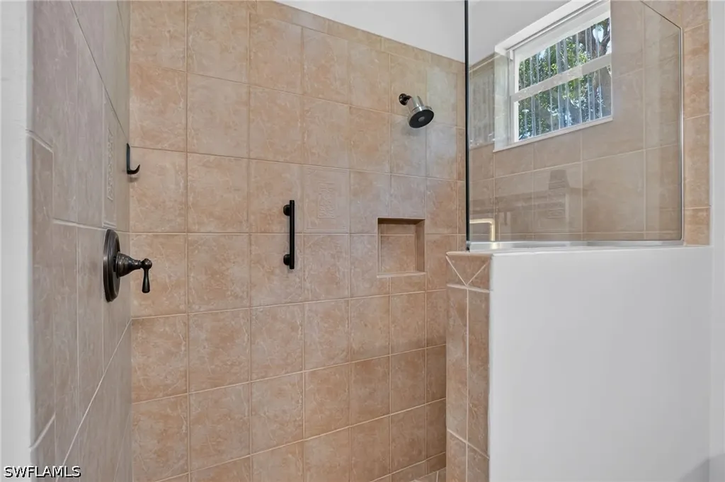 6062 Divot Court Naples FL 34113