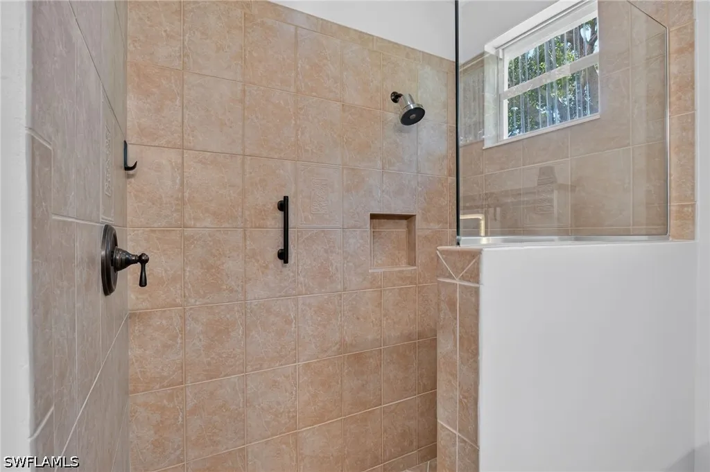 6062 Divot Court Naples FL 34113