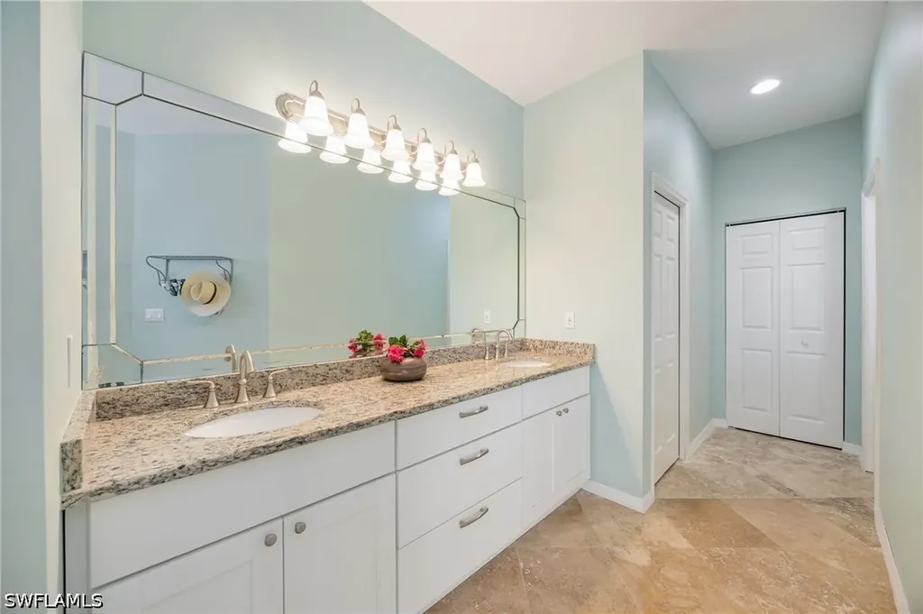 2032 Crestview Way Naples FL 34119