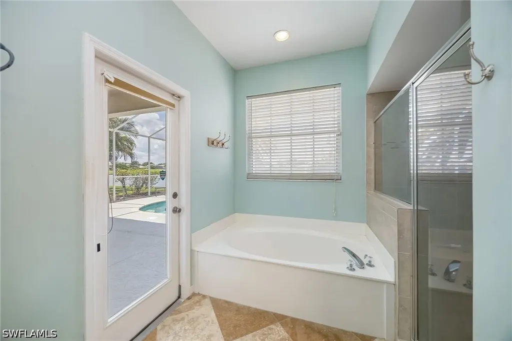 2032 Crestview Way Naples FL 34119