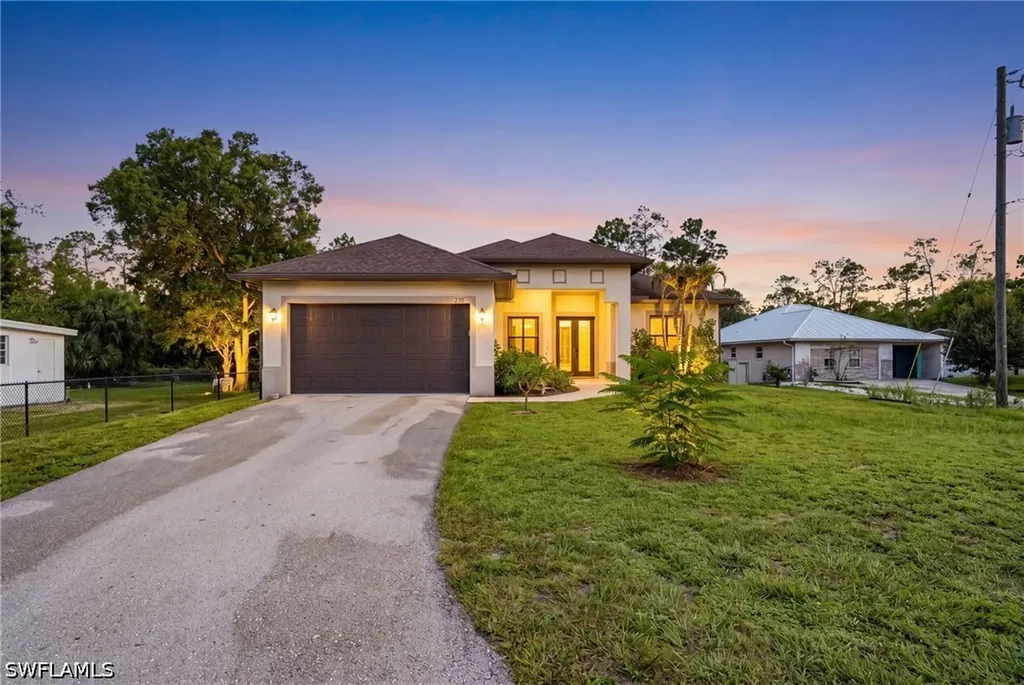 Naples FL, 255 Everglades Boulevard S