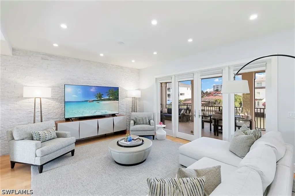 357 Egret Avenue Naples FL 34108