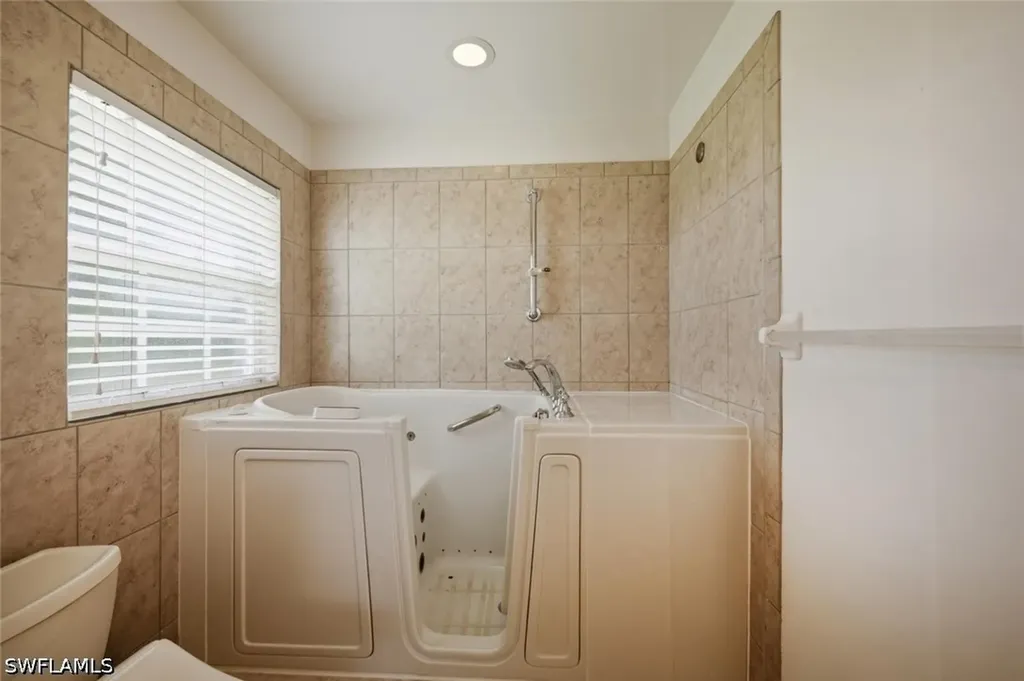 3033 Driftwood Way Naples FL 34109