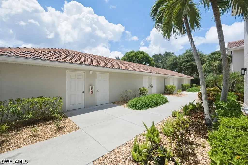 3033 Driftwood Way Naples FL 34109