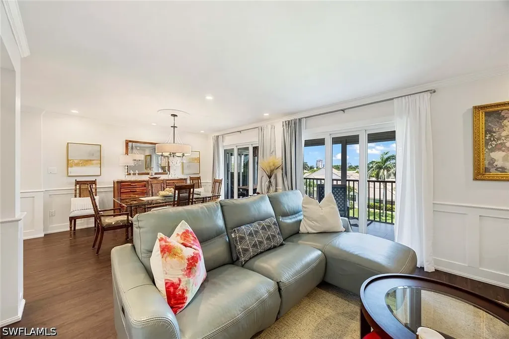 555 Park Shore Drive Naples FL 34103