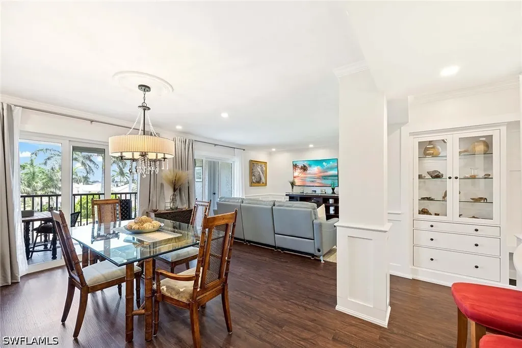 555 Park Shore Drive Naples FL 34103