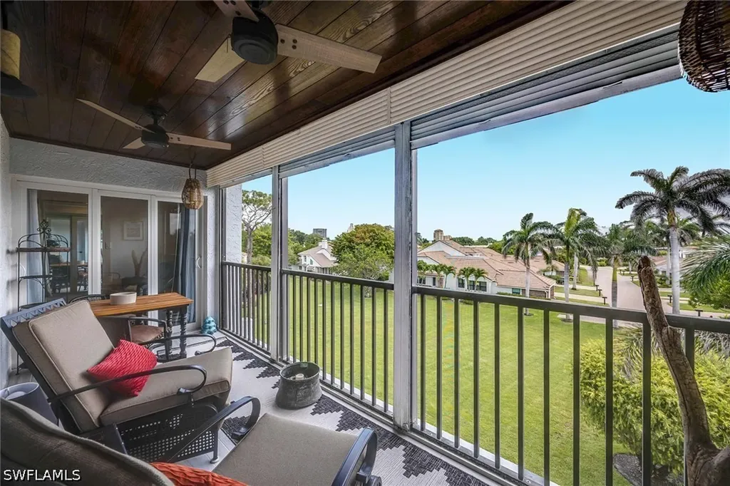 555 Park Shore Drive Naples FL 34103