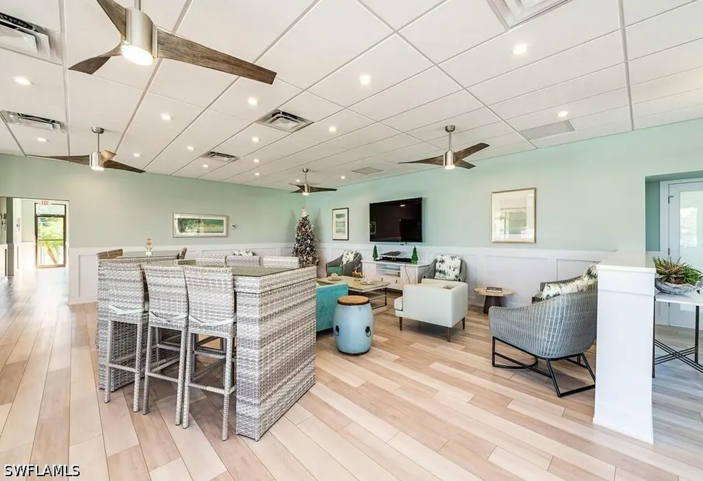 555 Park Shore Drive Naples FL 34103