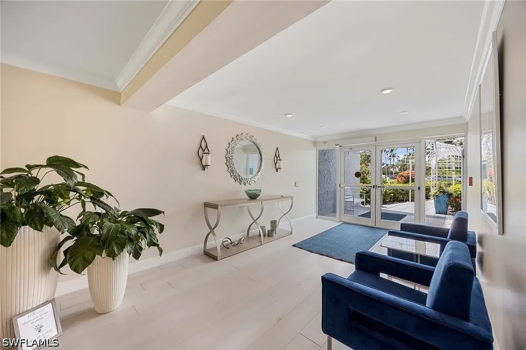 555 Park Shore Drive Naples FL 34103