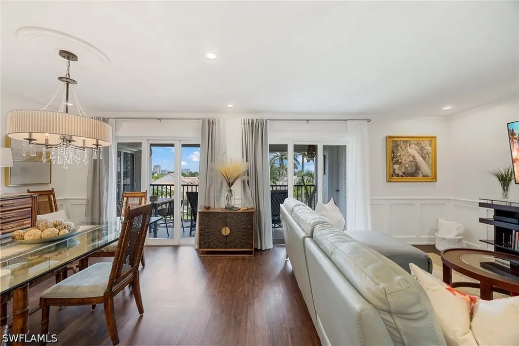 555 Park Shore Drive Naples FL 34103