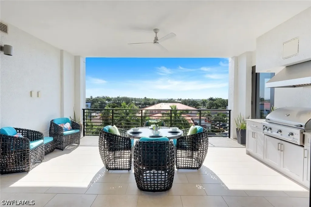 1125 Central Avenue Naples FL 34102
