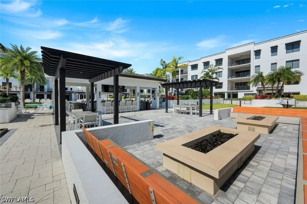 1125 Central Avenue Naples FL 34102
