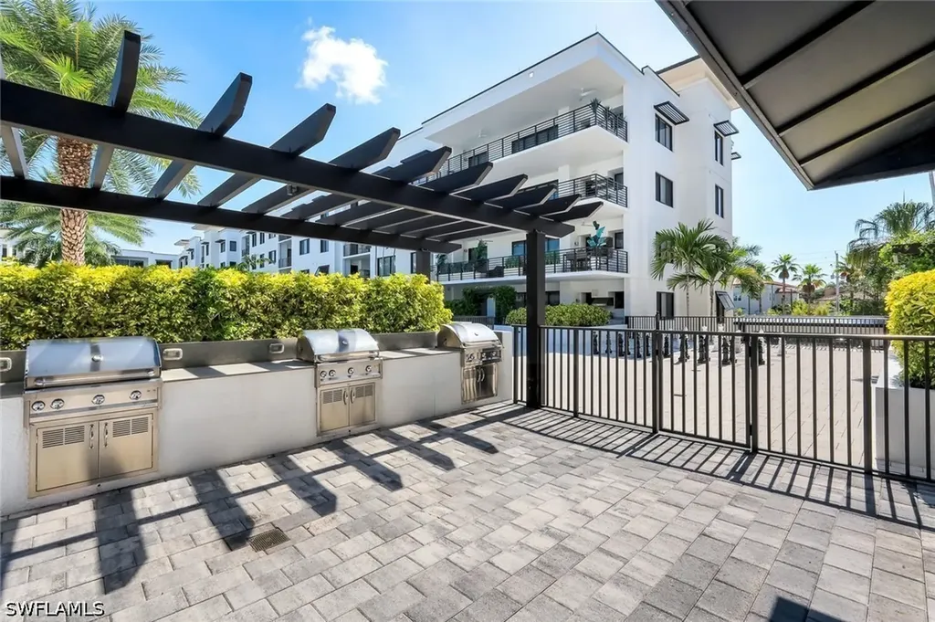 1125 Central Avenue Naples FL 34102