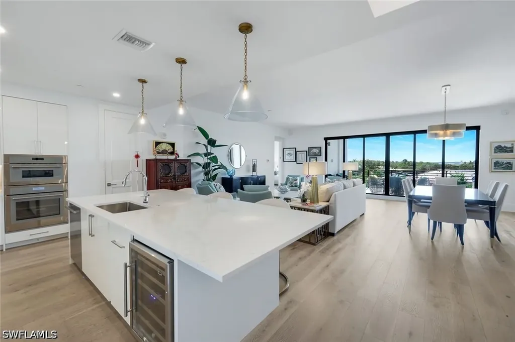 1125 Central Avenue Naples FL 34102