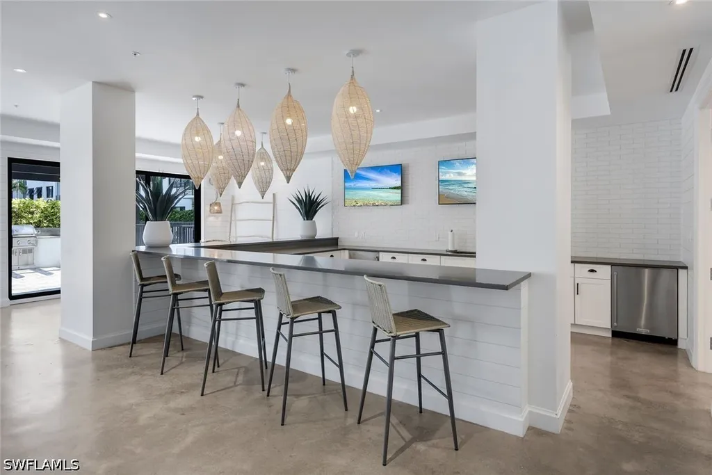 1125 Central Avenue Naples FL 34102