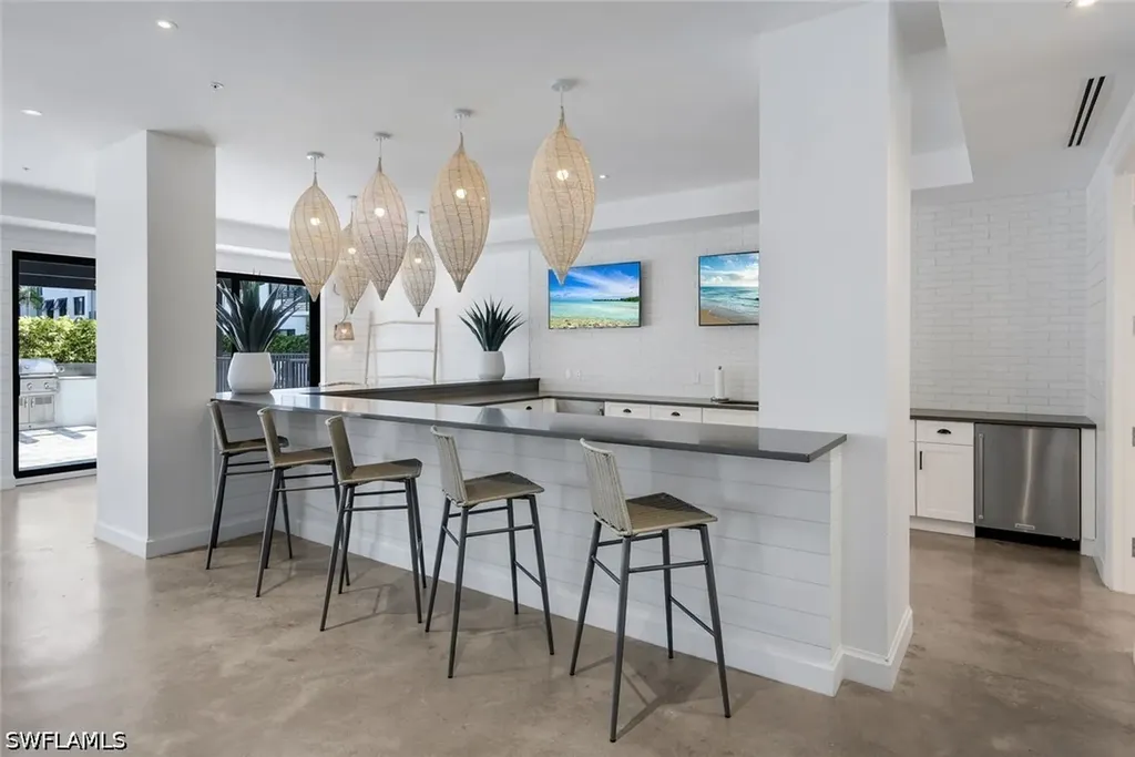 1125 Central Avenue Naples FL 34102