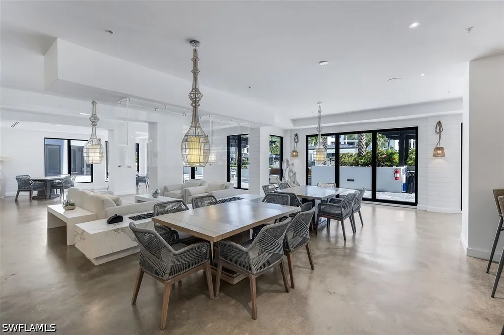 1125 Central Avenue Naples FL 34102