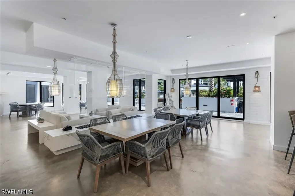 1125 Central Avenue Naples FL 34102