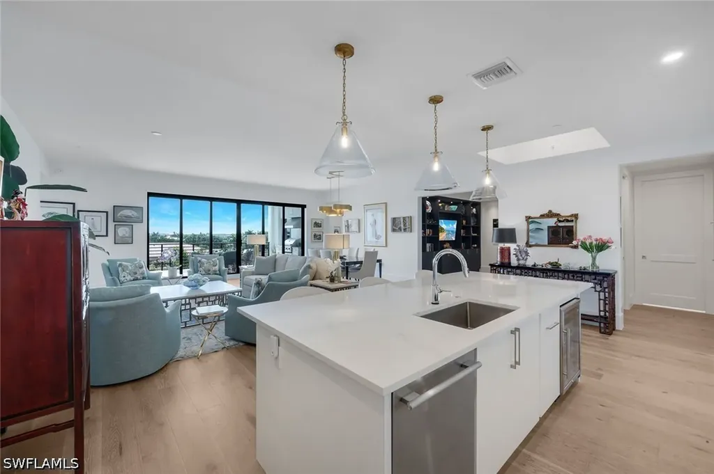 1125 Central Avenue Naples FL 34102