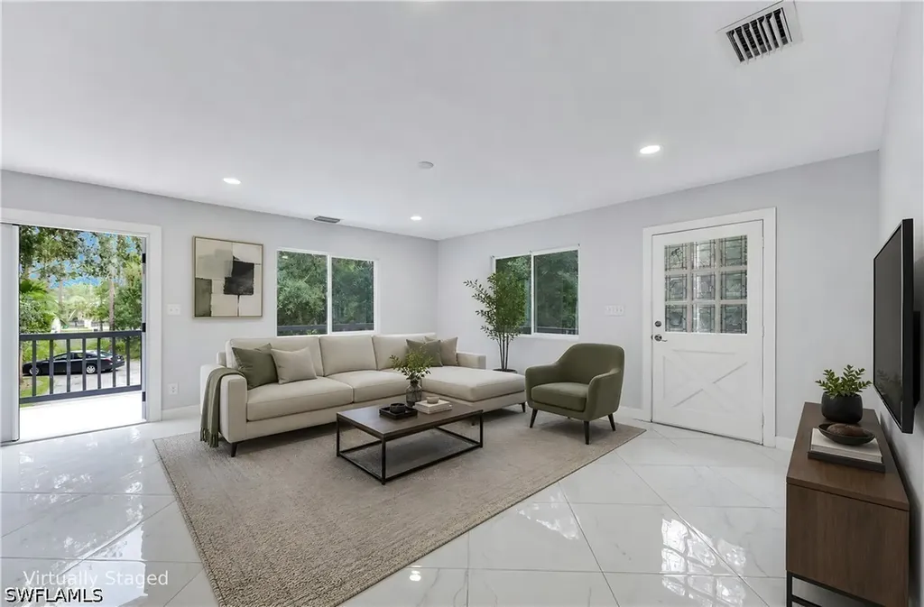 605 12th Avenue NE Naples FL 34120