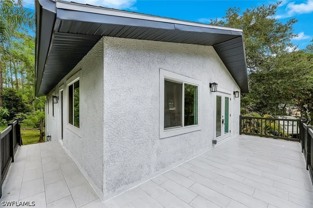 605 12th Avenue NE Naples FL 34120