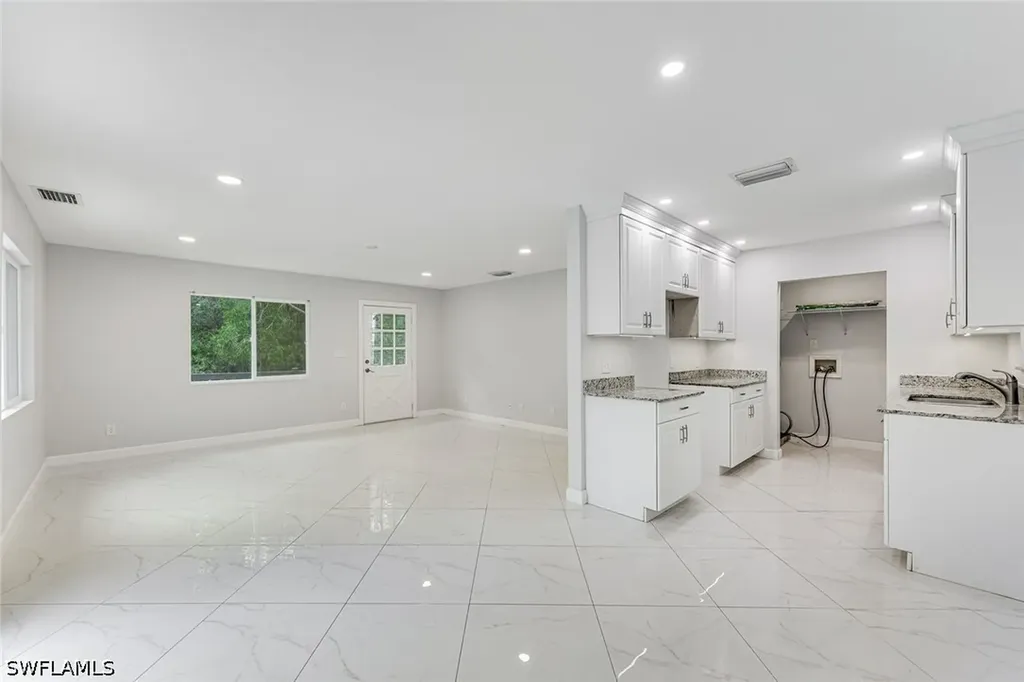 605 12th Avenue NE Naples FL 34120
