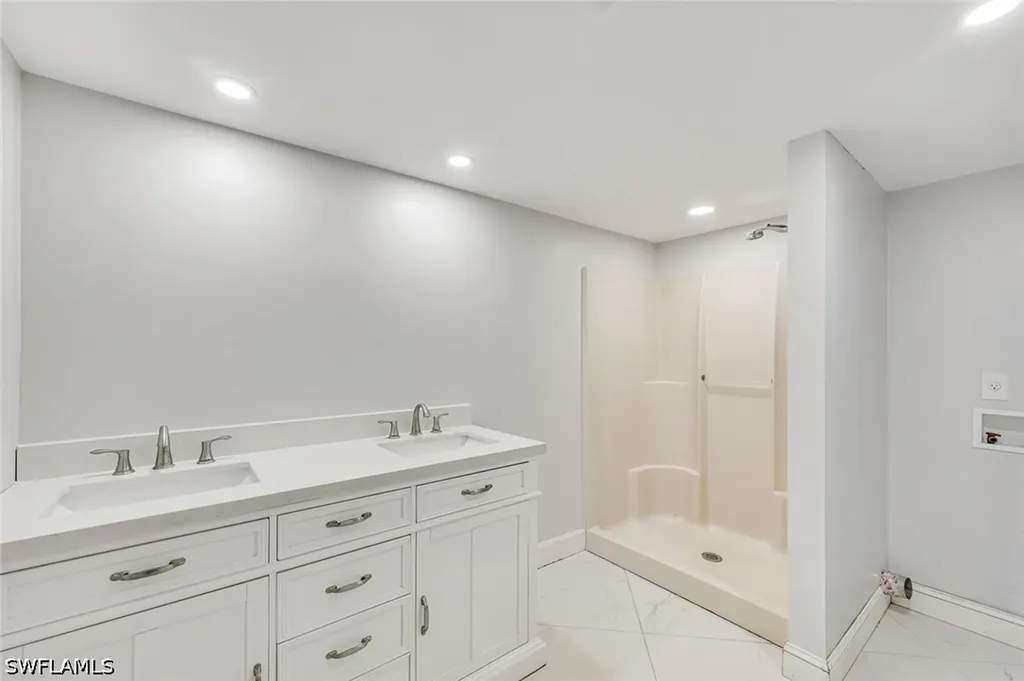 605 12th Avenue NE Naples FL 34120