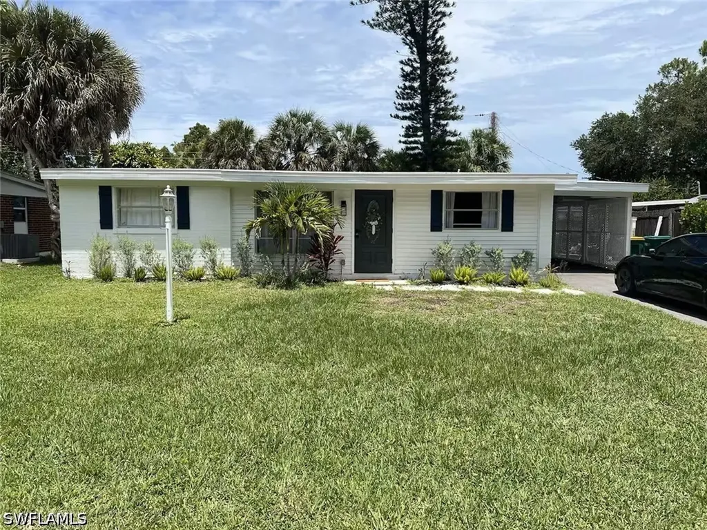 1220 Embassy Lane Naples FL 34104