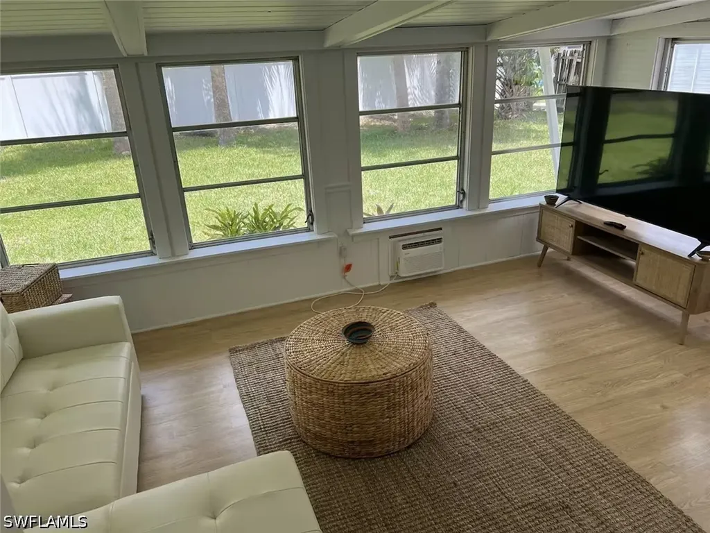 1220 Embassy Lane Naples FL 34104